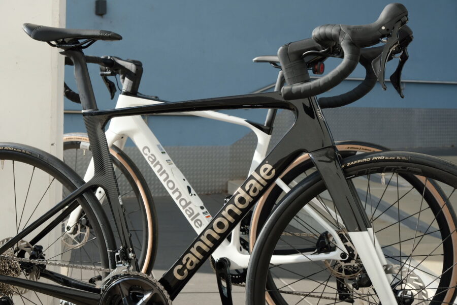 Das Cannondale Supersix EVO ist ein puristisches, pfeilschnelles Racebike für Menschen die Tempo vorlegen wollen