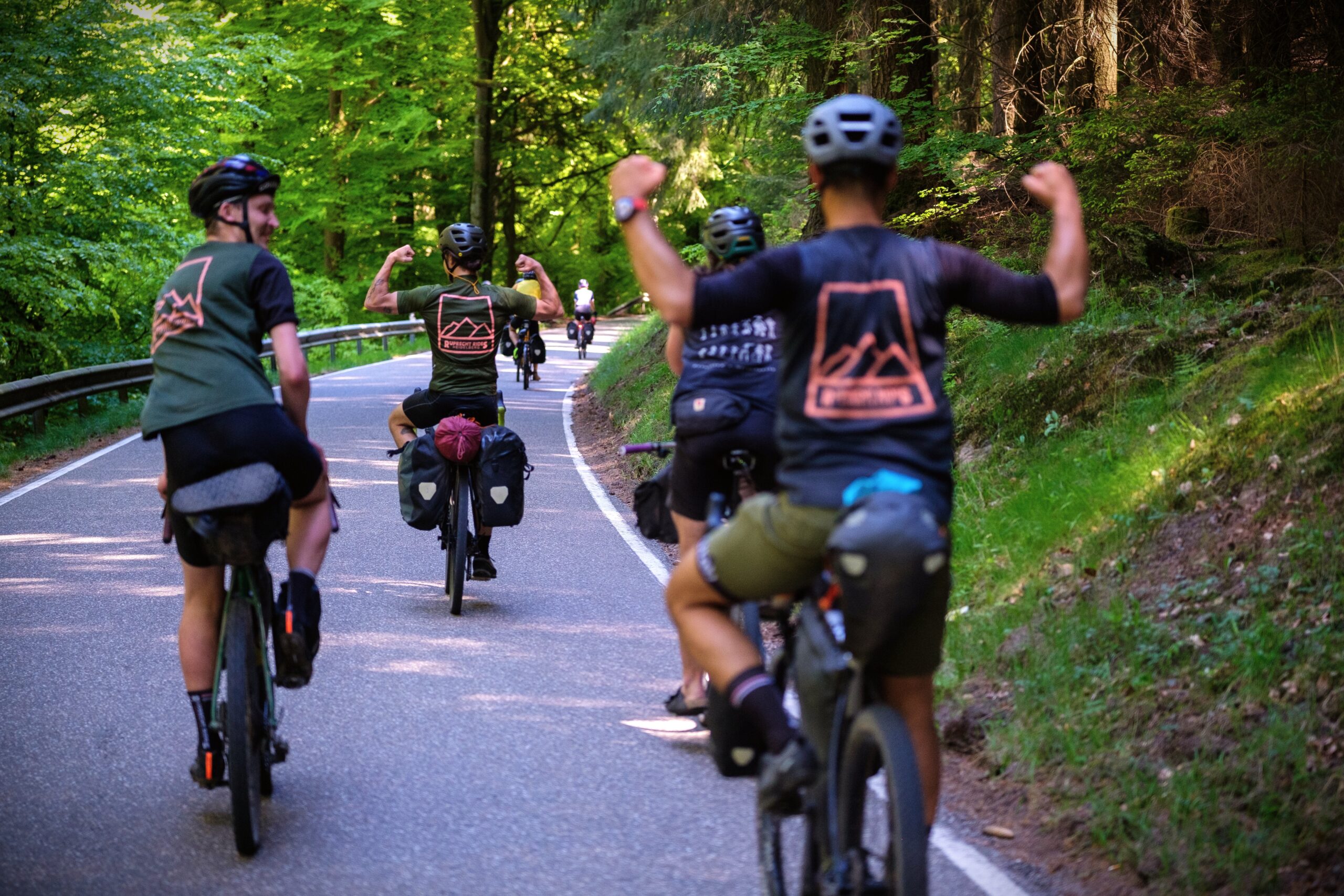 Das Ruprecht Rides Team ist dieses Wochenende im Bikepacking-Modus unterwegs. Wir sind am kommenden Dienstag wie gewohnt wieder für euch geöffnet.